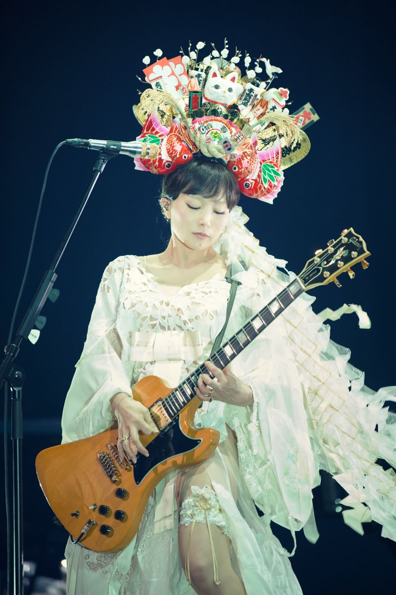 椎名林檎、デビュー25周年記念ライヴ映像作品からダイジェスト公開