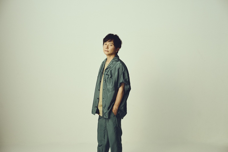 ポルノ岡野昭仁、サントリーウイスキー「角瓶」CM シリーズ最新作CMソングを担当