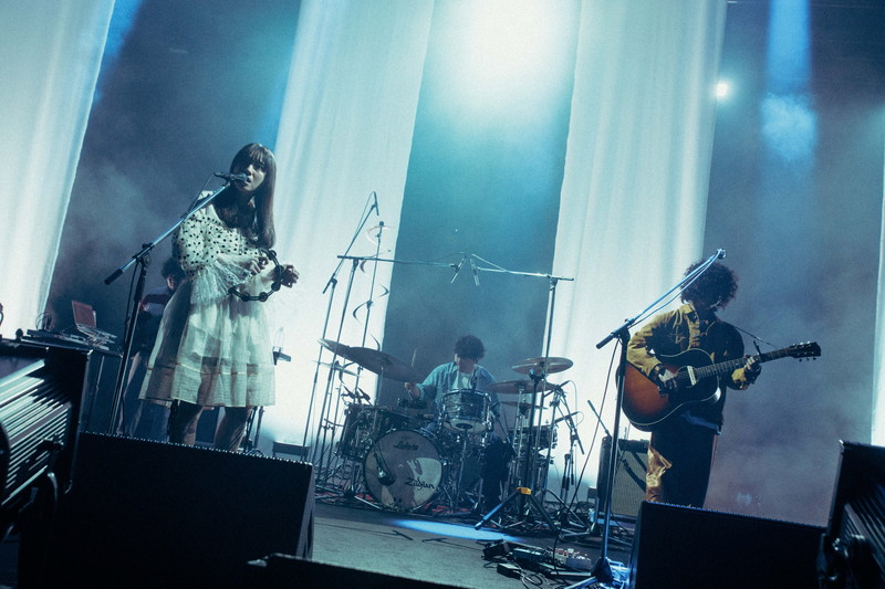 【オフィシャルレポ】Laura day romance、最新曲「heart」も披露した東京国際フォーラムホール Cワンマン公演